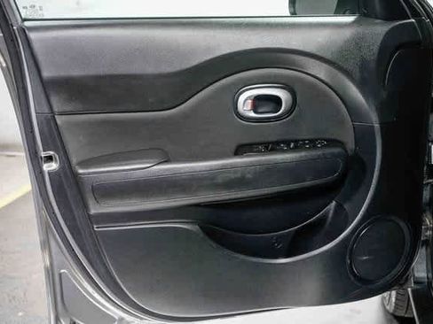 Used 2016 Kia Soul + image 18