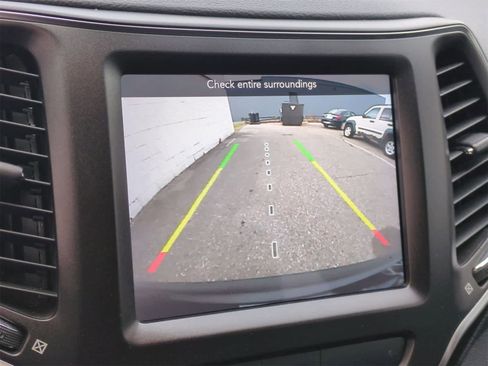 Certified 2019 Jeep Cherokee Trailhawk w/ Cold Weather Group image 29