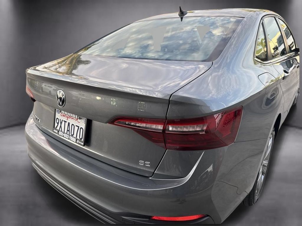 Used 2024 Volkswagen Jetta SE FWD image 12