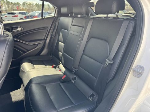 Used 2018 Mercedes-Benz GLA 250 4MATIC w/ Premium Package image 12