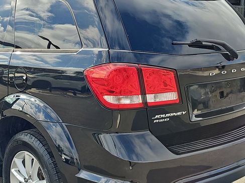 Used 2017 Dodge Journey SXT w/ Comfort/Convenience Group image 35