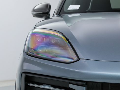 Used 2026 Porsche Cayenne GTS image 12