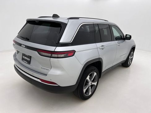 Used 2023 Jeep Grand Cherokee Limited w/ Luxury Tech Group II image 7