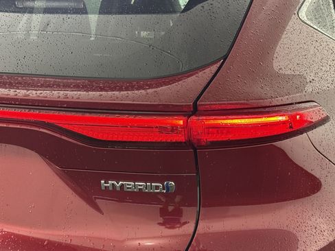 Used 2022 Toyota Venza LE image 30