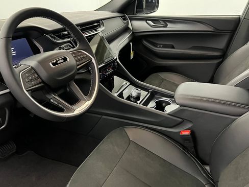 New 2025 Jeep Grand Cherokee Altitude AWD/4WD image 15