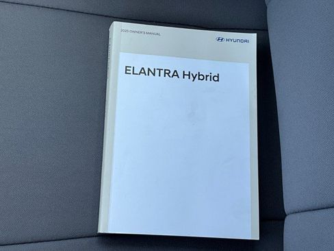 Used 2025 Hyundai Elantra SEL FWD image 30