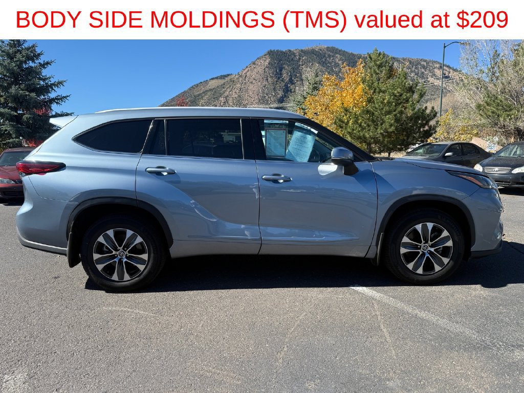 Certified 2022 Toyota Highlander XLE AWD/4WD image 12