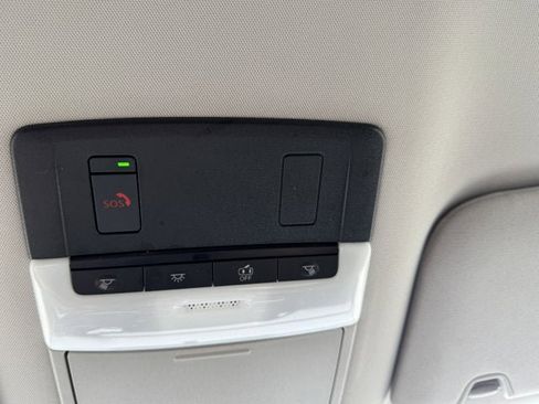 Used 2025 Nissan Pathfinder SV FWD image 29