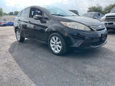 Used 2013 Ford Fiesta SE image 2