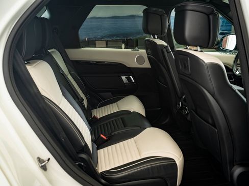 Used 2023 Land Rover Discovery S R-Dynamic image 34