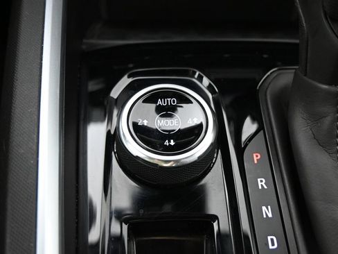 Used 2023 Chevrolet Colorado Trail Boss w/ Technology Package AWD/4WD image 32
