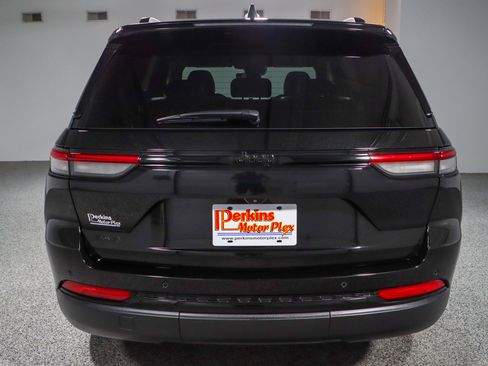 Used 2022 Jeep Grand Cherokee Altitude image 8