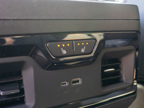 New 2026 GMC Sierra 2500 AT4 w/ AT4 Premium Plus Package AWD/4WD image 15
