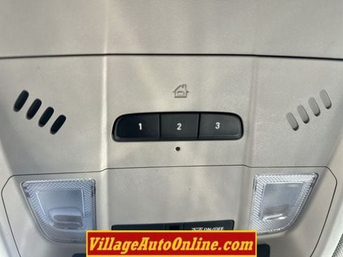 Used 2019 Buick Enclave Essence AWD/4WD image 16