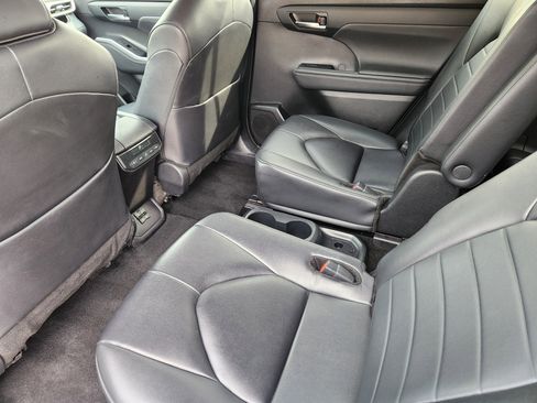 Used 2024 Toyota Highlander XSE image 29