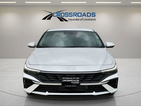 Used 2025 Hyundai Elantra Blue image 2