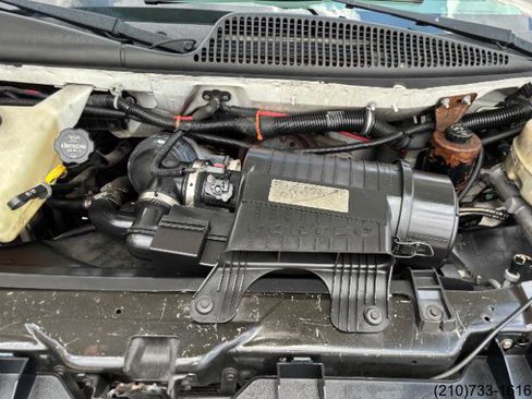 Used 2016 Chevrolet Express 3500 Extended RWD image 11