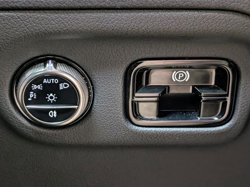 Used 2023 Mercedes-Benz EQE 500 4MATIC Sedan image 30