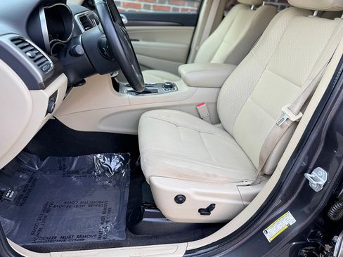 Used 2018 Jeep Grand Cherokee Laredo AWD/4WD image 30