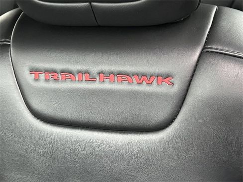 Used 2019 Jeep Cherokee Trailhawk w/ Cold Weather Group image 15