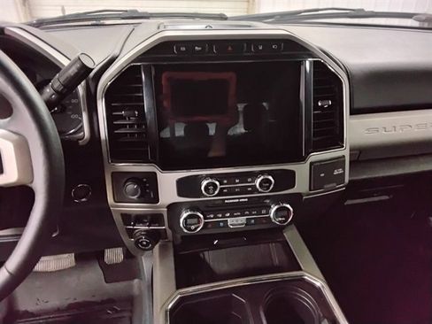 Used 2022 Ford F250 Lariat w/ Black Appearance Package image 12