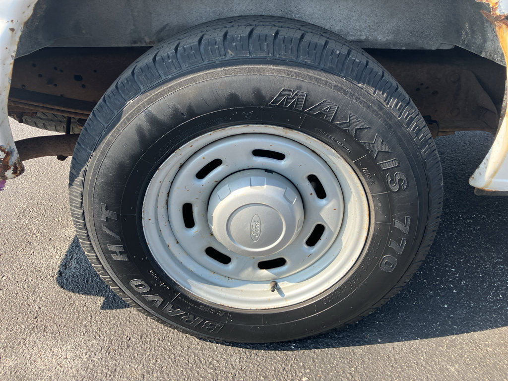 Used 2005 Ford E-150 and Econoline 150 RWD image 9