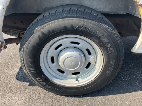 Used 2005 Ford E-150 and Econoline 150 RWD image 9