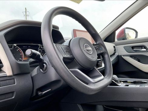 Used 2023 Nissan Rogue SV image 6