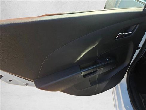 Used 2015 Chevrolet Sonic LT image 10