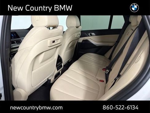 Used 2022 BMW X5 xDrive40i w/ Premium Package AWD/4WD image 13