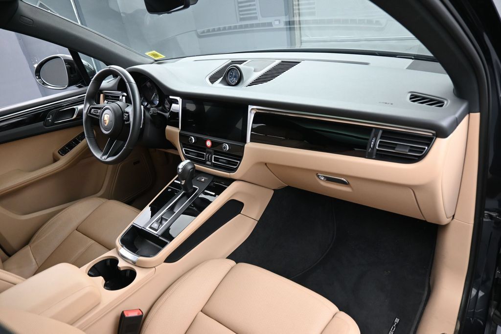 Certified 2026 Porsche Macan AWD/4WD image 31
