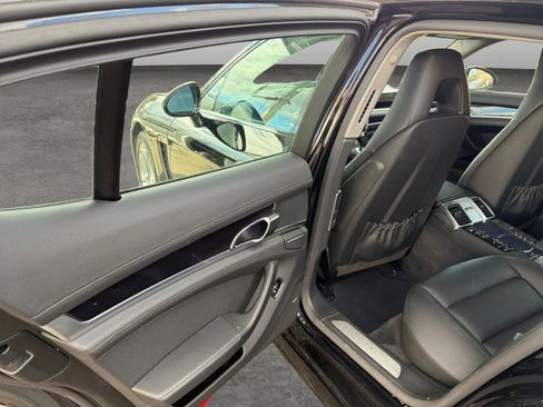 Used 2016 Porsche Panamera image 12
