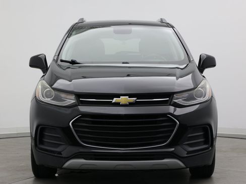 Used 2018 Chevrolet Trax LT w/ LT Convenience Package FWD image 2