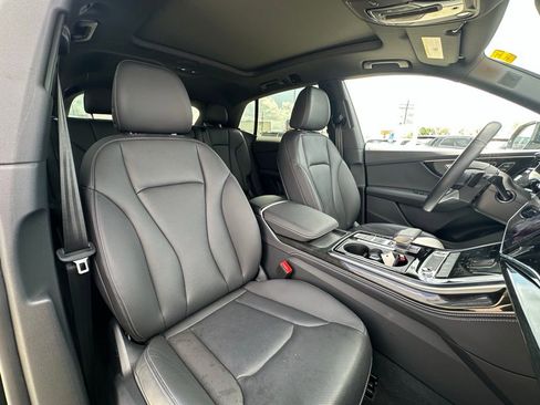 Certified 2025 Audi Q8 Premium Plus w/ Premium Plus Package AWD/4WD image 32