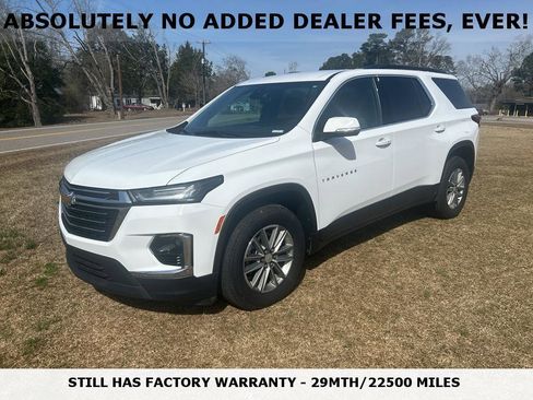 Used 2023 Chevrolet Traverse LT image 2