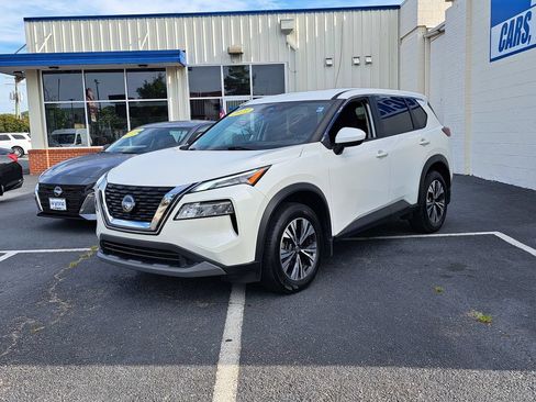 Used 2023 Nissan Rogue SV FWD image 3