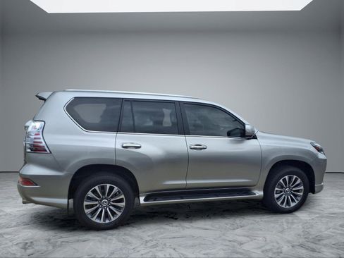 Used 2023 Lexus GX 460 Luxury w/ Accessory Package AWD/4WD image 8