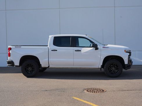 Used 2021 Chevrolet Silverado 1500 LT Trail Boss w/ Convenience Package II AWD/4WD image 2
