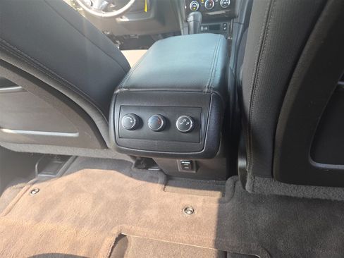 Used 2016 Chevrolet Traverse LT w/ Style and Technology Package FWD image 12