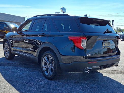 Used 2023 Ford Explorer XLT w/ Equipment Group 202A AWD/4WD image 4