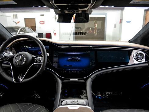 Used 2023 Mercedes-Benz EQS 580 4MATIC Sedan image 18