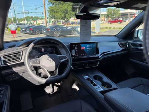 Certified 2024 Volkswagen Atlas Cross Sport SE AWD/4WD image 17