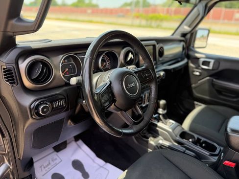 Used 2019 Jeep Wrangler Unlimited Sport S AWD/4WD image 17