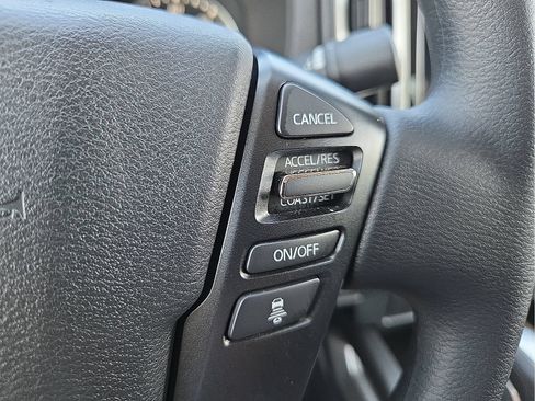 Used 2025 Nissan Frontier SV AWD/4WD image 18