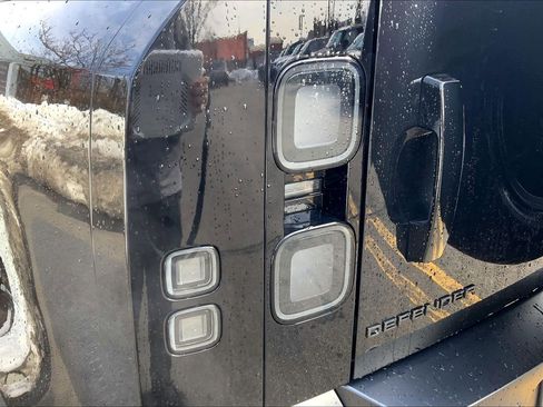 New 2026 Land Rover Defender 110 X-Dynamic SE image 14