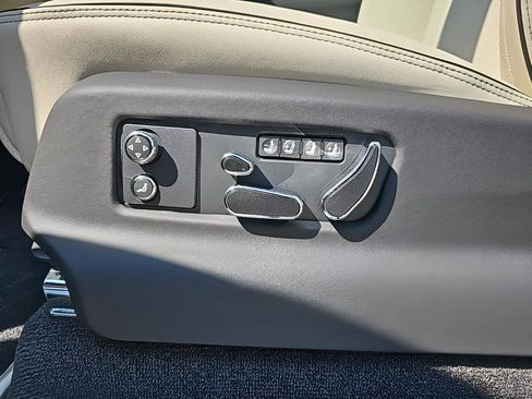 New 2024 Bentley Bentayga Extended Wheelbase image 17