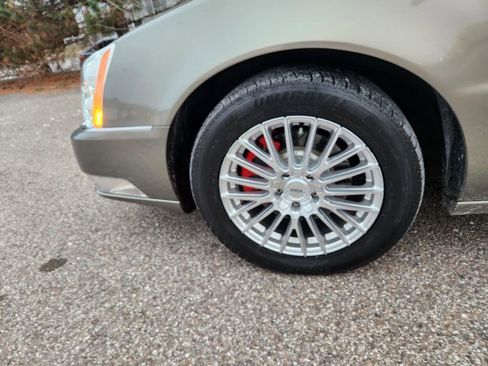 Used 2011 Cadillac DTS Luxury image 32