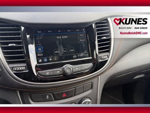 Used 2019 Chevrolet Trax LT w/ LT Convenience Package AWD/4WD image 21