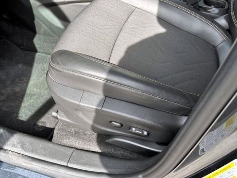 Certified 2022 Chevrolet Trax LT w/ LT Convenience Package image 17