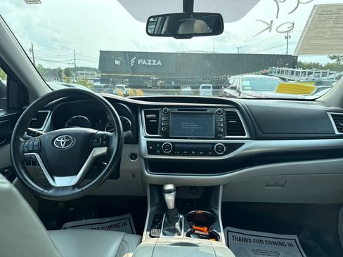 Used 2015 Toyota Highlander XLE image 19